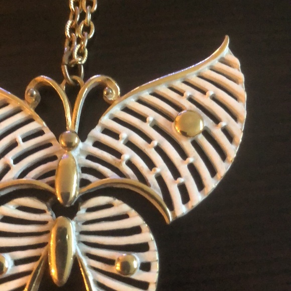 Vintage ‘60s Butterfly Pendant Necklace - Picture 3 of 10